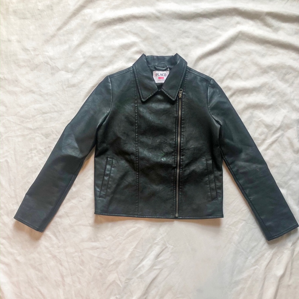 3/$13🌵Faux leather jacket